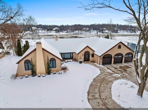 Photo of 2045 LOST DAUPHIN Road, DE PERE, WI 54115 (MLS # 50318947)