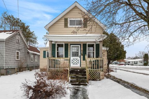 Photo of 655 GILMORE Street, MARINETTE, WI 54143 (MLS # 50319804)