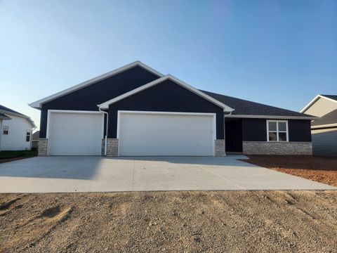 Photo of 2021 RED FOX Lane, KAUKAUNA, WI 54130 (MLS # 50305306)