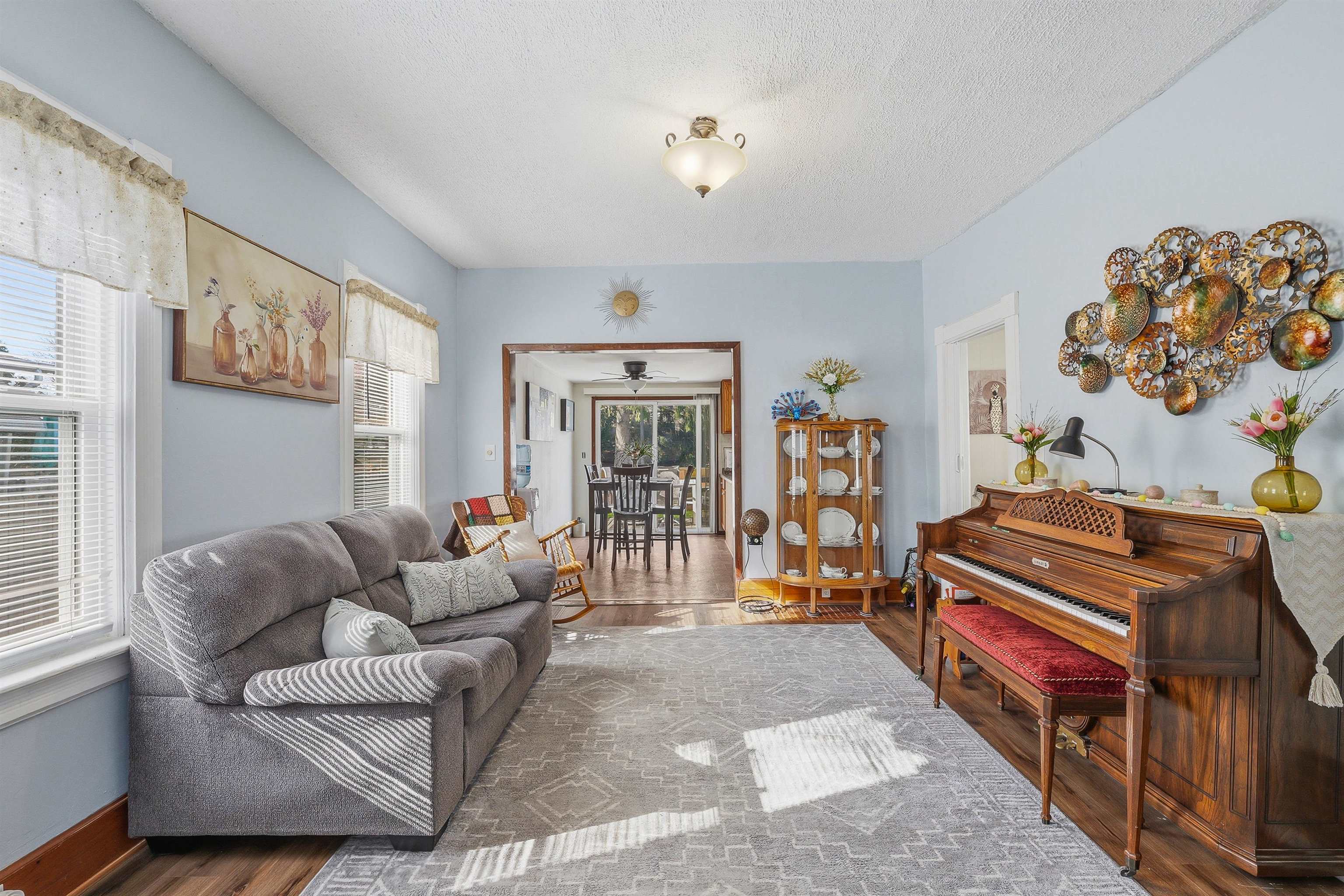 316 E LINCOLN Avenue