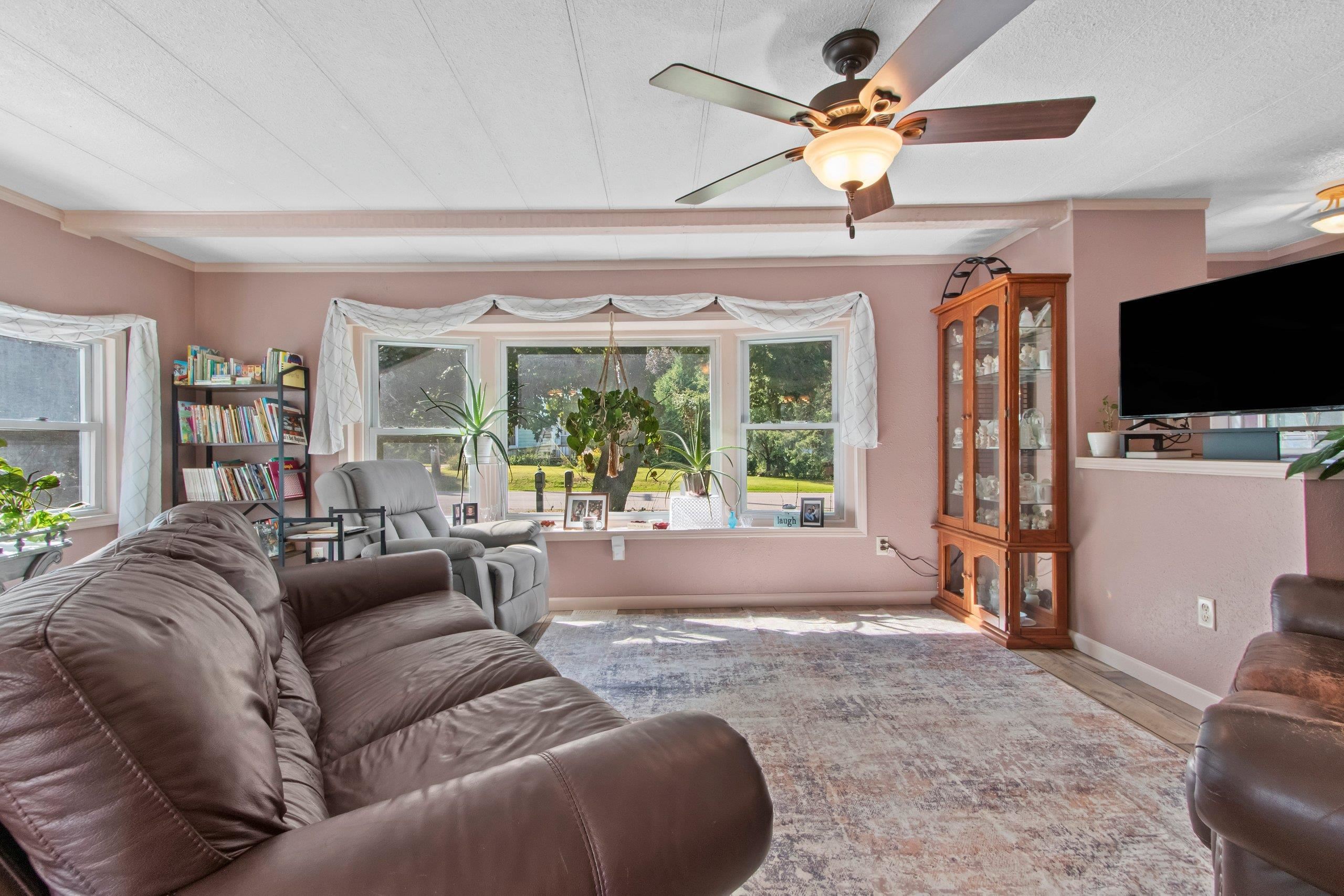 Shawano, Wisconsin 54166, United States, 3 Bedrooms Bedrooms, ,2 BathroomsBathrooms,Residential,Active,202098