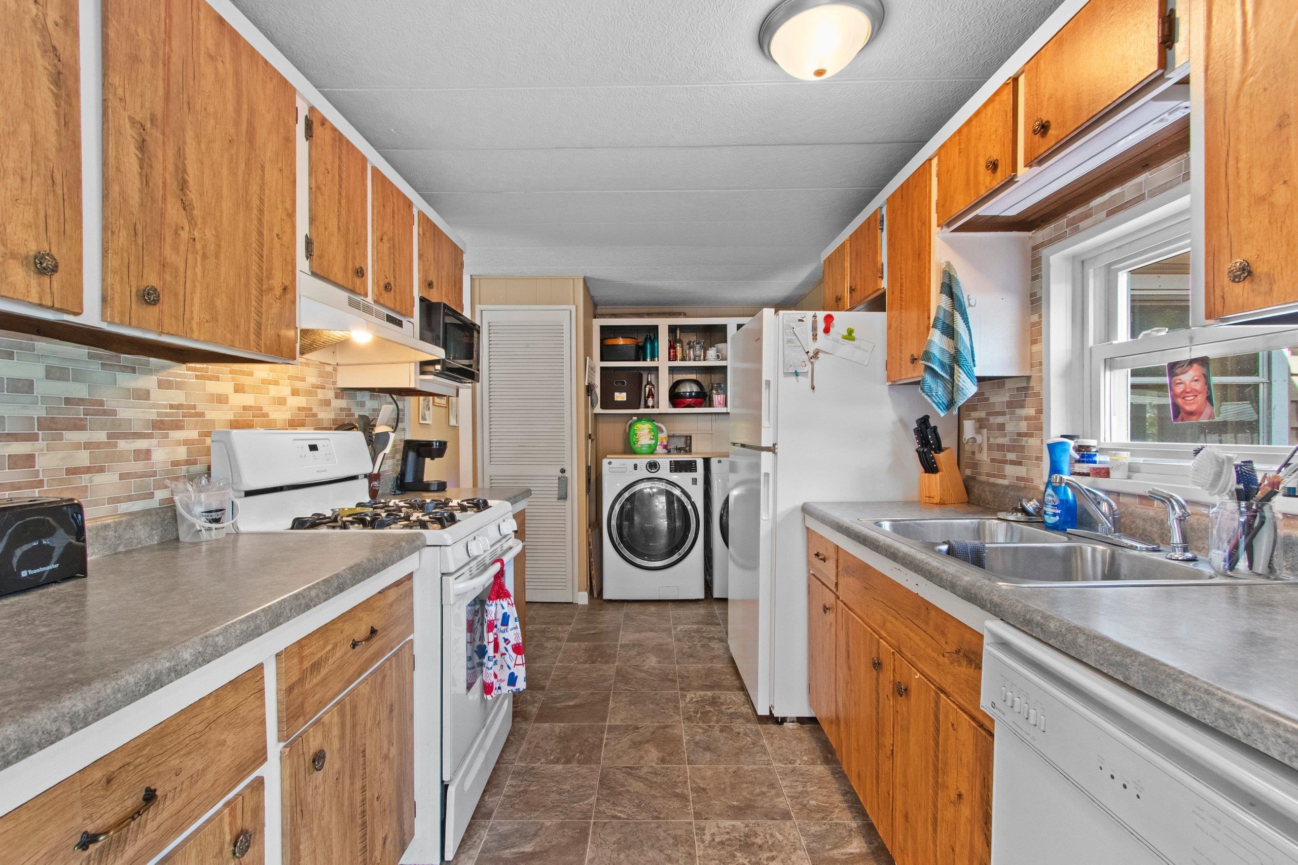 Shawano, Wisconsin 54166, United States, 3 Bedrooms Bedrooms, ,2 BathroomsBathrooms,Residential,Active,202098