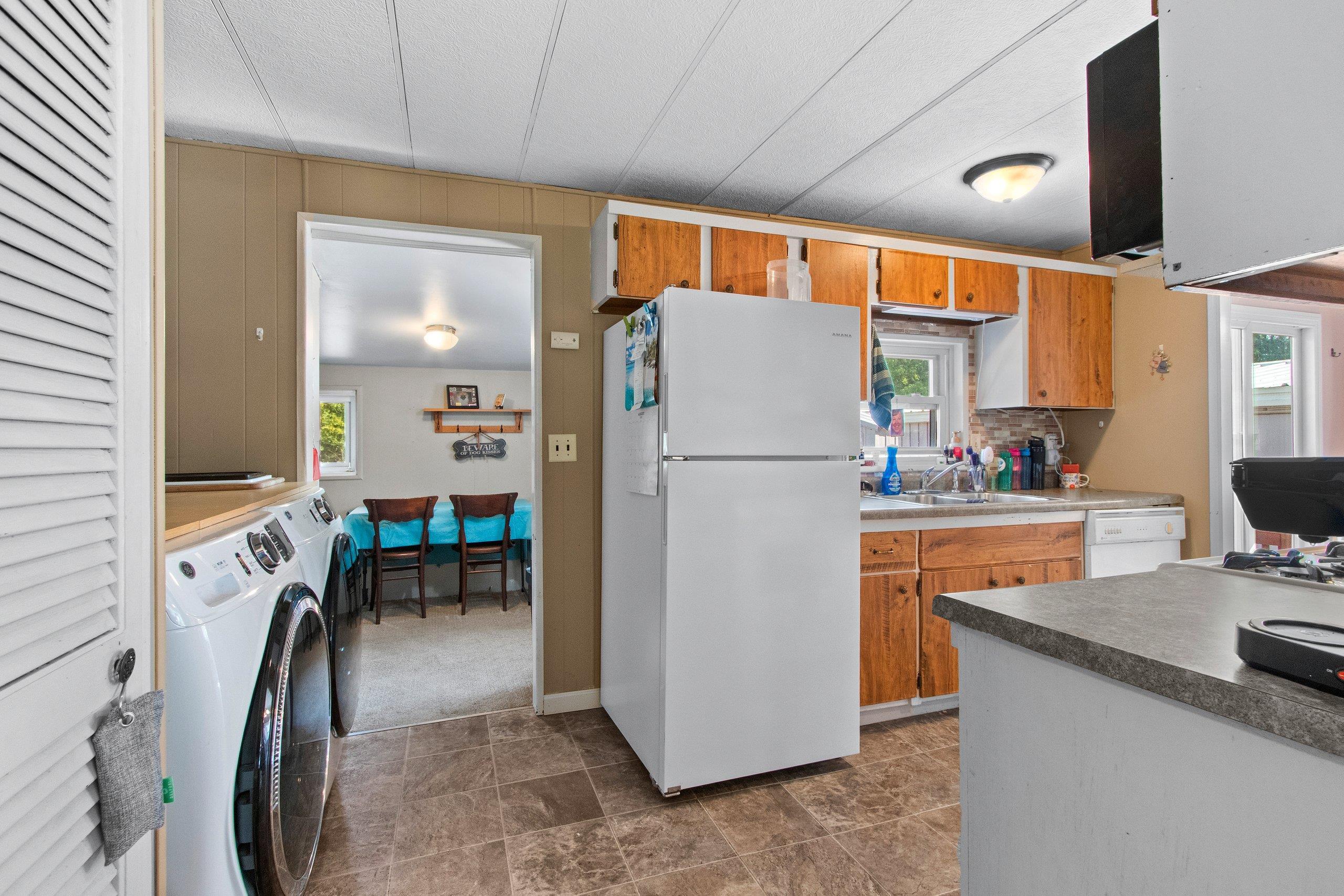 Shawano, Wisconsin 54166, United States, 3 Bedrooms Bedrooms, ,2 BathroomsBathrooms,Residential,Active,202098