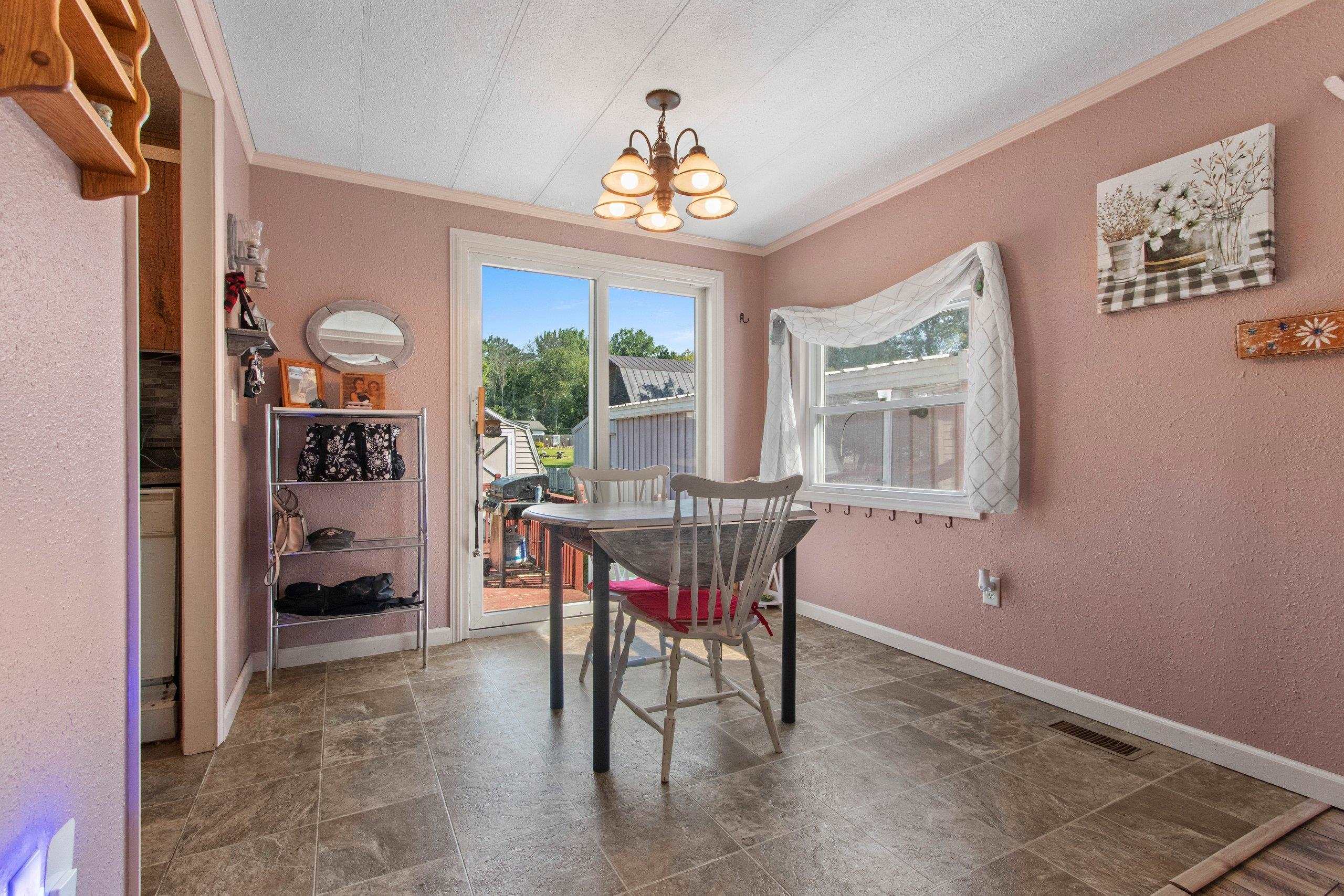 Shawano, Wisconsin 54166, United States, 3 Bedrooms Bedrooms, ,2 BathroomsBathrooms,Residential,Active,202098