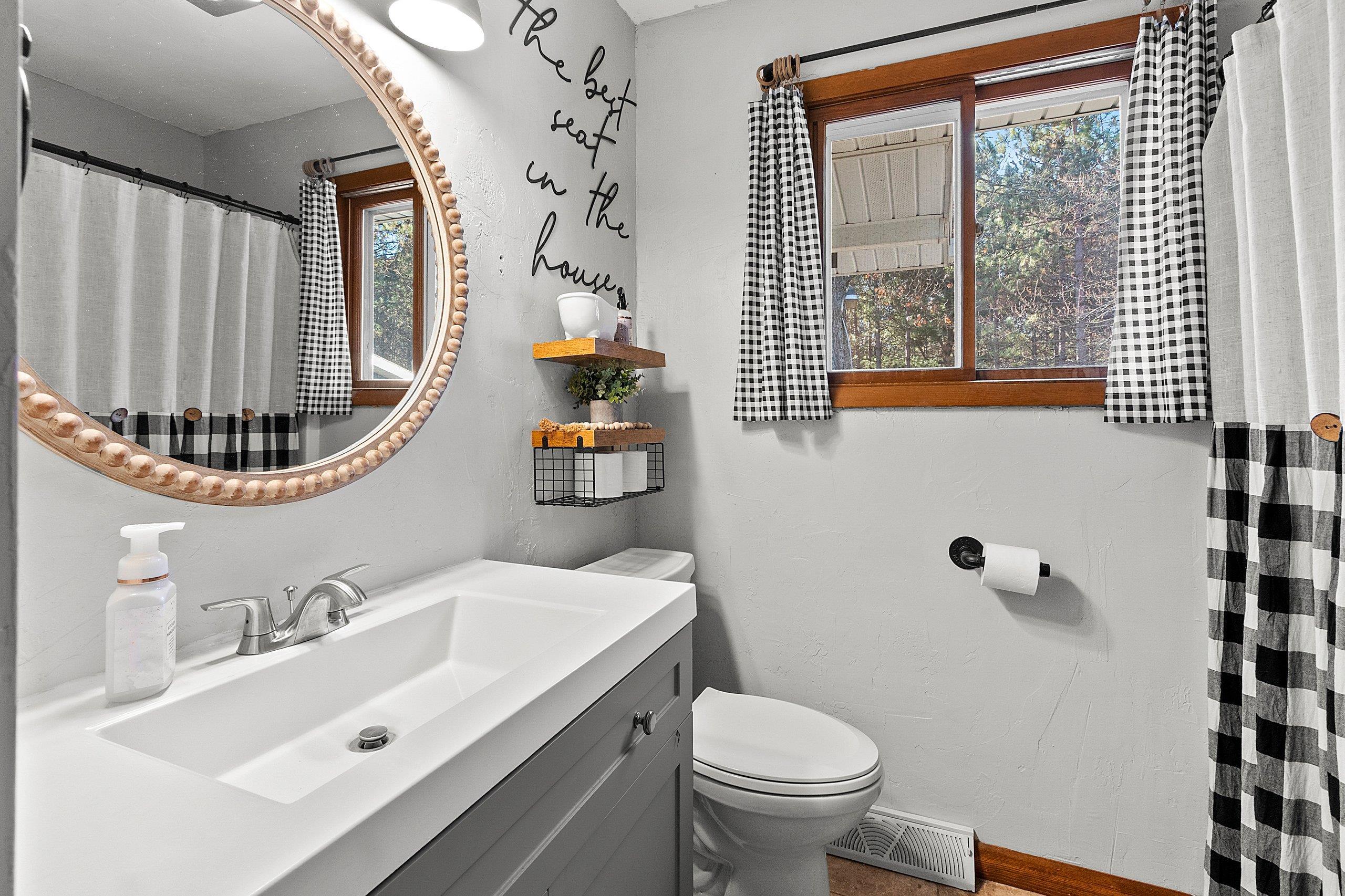 Shawano, Wisconsin 54166, United States, 3 Bedrooms Bedrooms, ,1 BathroomBathrooms,Residential,Active,238397