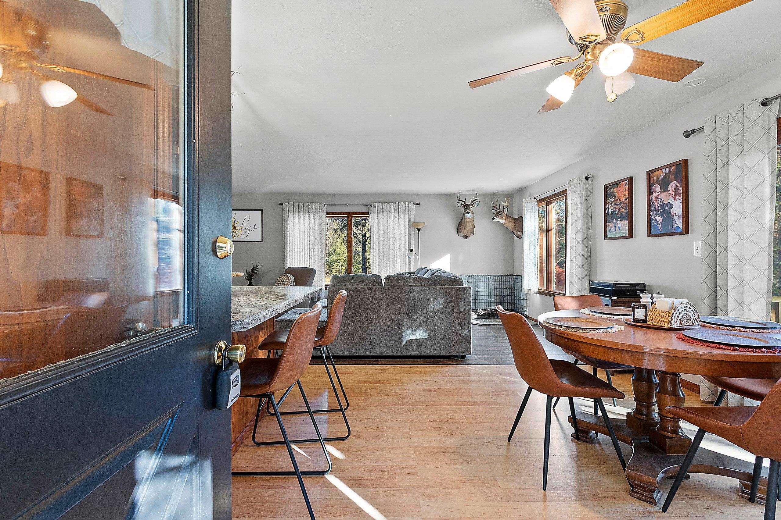 Shawano, Wisconsin 54166, United States, 3 Bedrooms Bedrooms, ,1 BathroomBathrooms,Residential,Active,238397