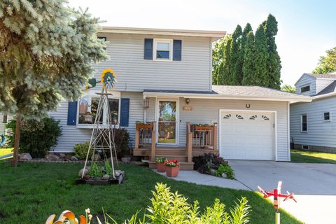 Photo of 1926 OHIO Street, OSHKOSH, WI 54902 (MLS # 50327409)