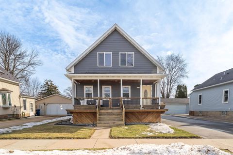 Photo of 1112 DOVE Street, OSHKOSH, WI 54902 (MLS # 50321262)