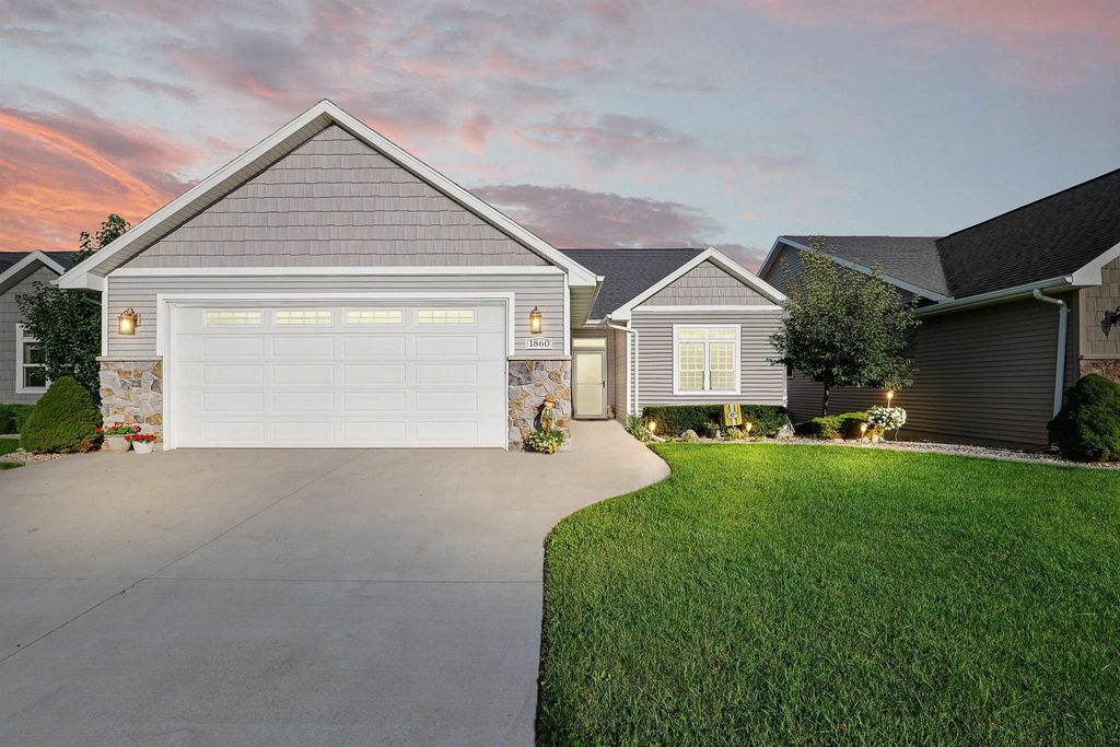 Photo of 1860 N MARGARET Street, APPLETON, WI 54913 (MLS # 50316111)