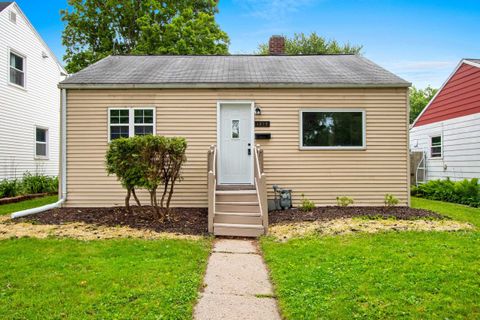 Photo of 1213 S NORWOOD Avenue, GREEN BAY, WI 54304 (MLS # 50327380)