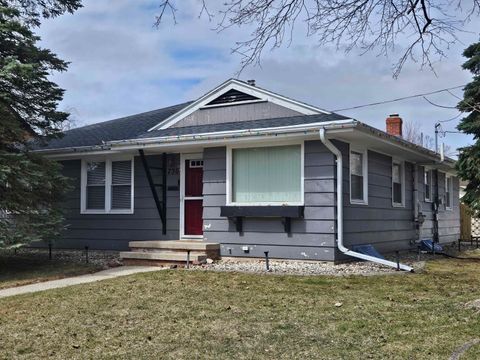 Photo of 730 E MARQUETTE Street, APPLETON, WI 54911 (MLS # 50323098)