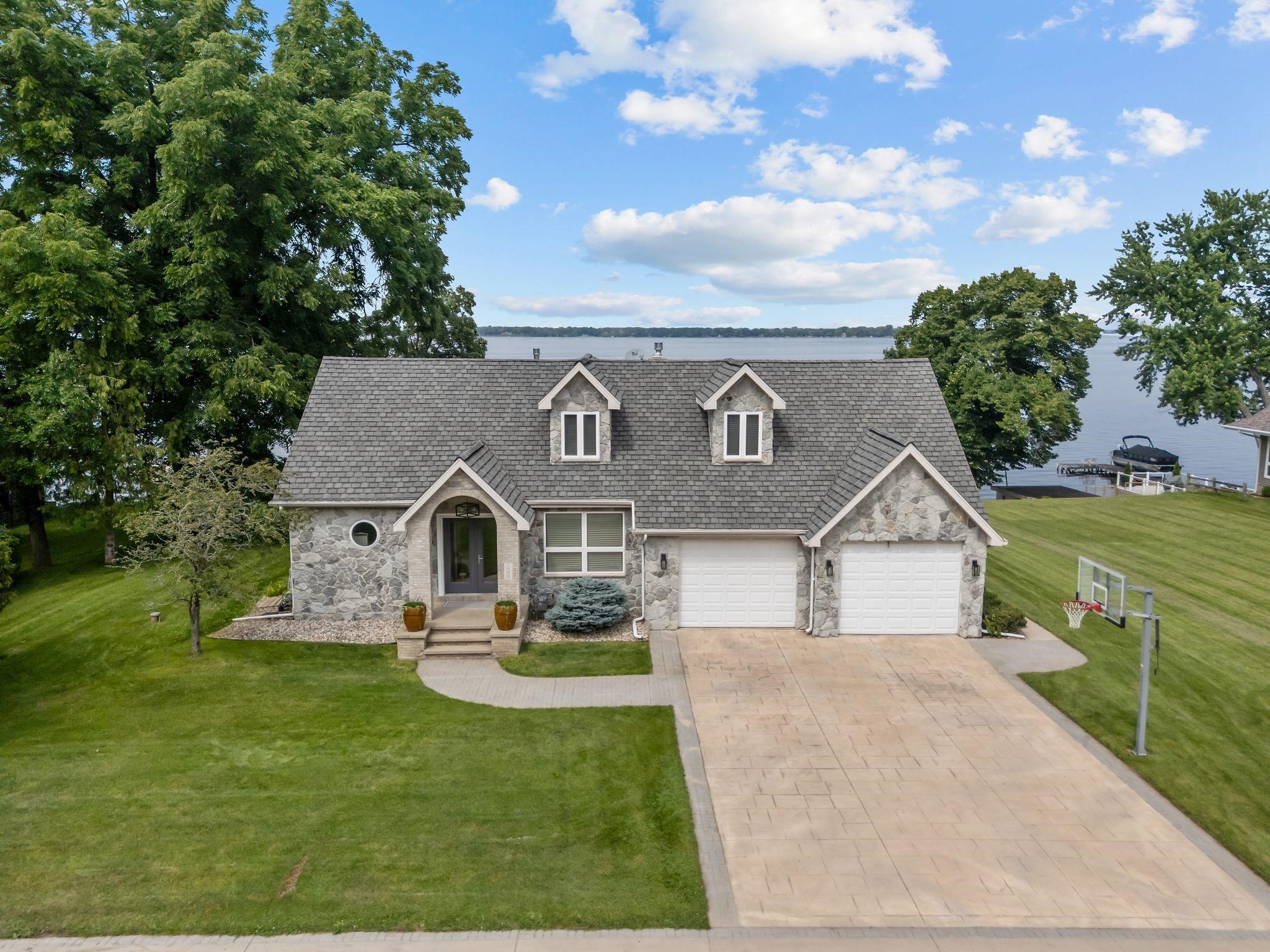 3896 HIGHLAND SHORE Lane