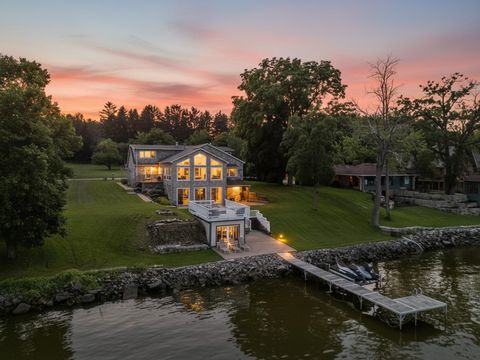 Photo of 3896 HIGHLAND SHORE Lane, OSHKOSH, WI 54904 (MLS # 50311463)