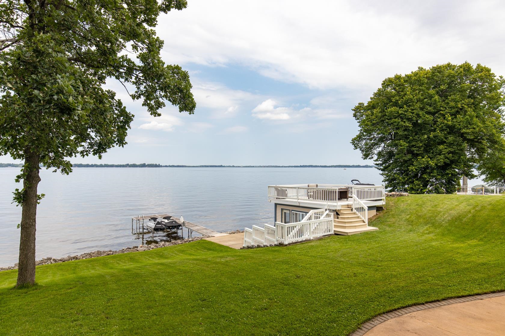 3896 HIGHLAND SHORE Lane