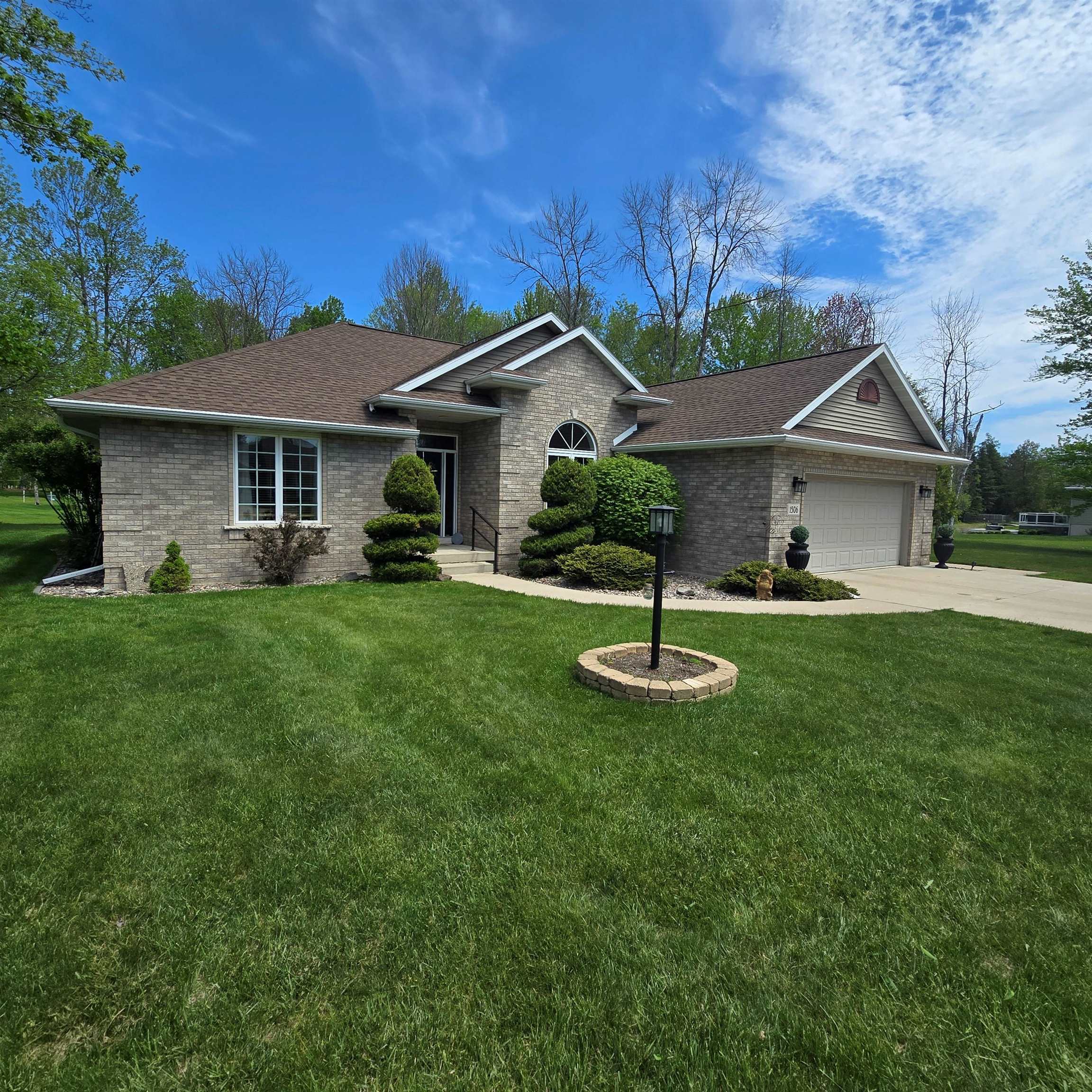 Photo 1 of 42 — 1506 39TH Avenue, MENOMINEE, MI 49858