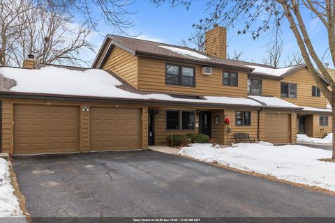 Photo of 921 BABCOCK Street #11, NEENAH, WI 54956 (MLS # 50319441)