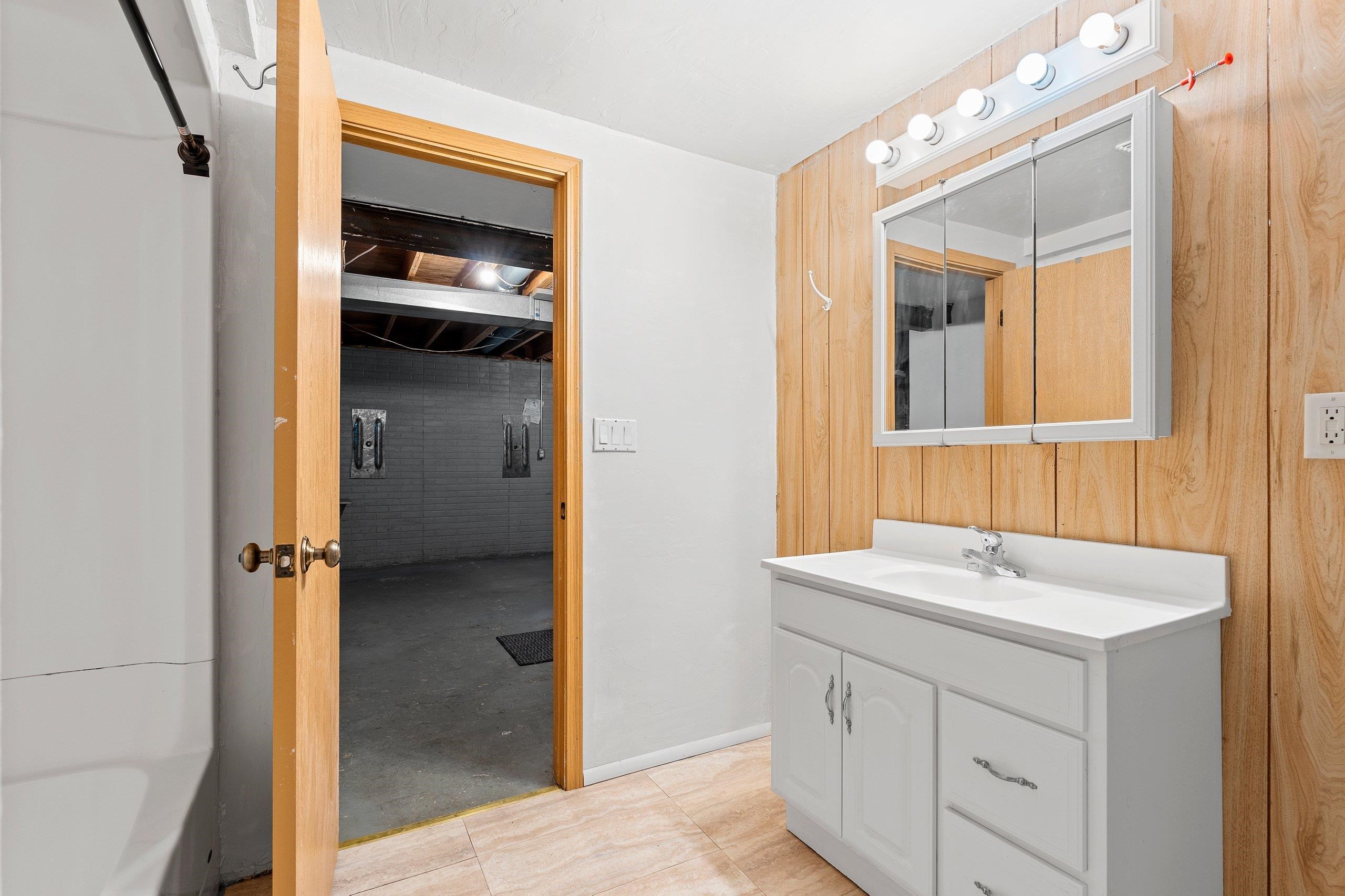 Menasha, Wisconsin 54952, United States, 3 Bedrooms Bedrooms, ,2 BathroomsBathrooms,Residential,Active,10441