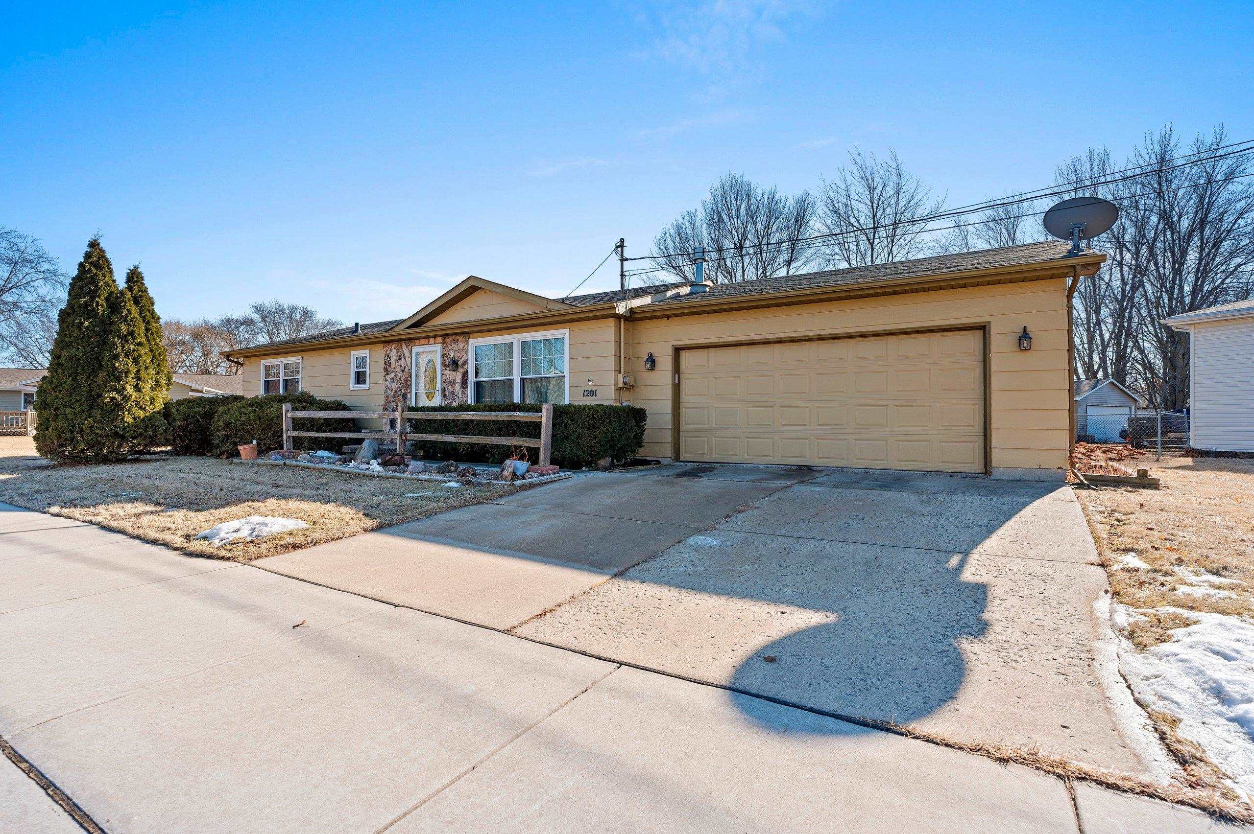 Menasha, Wisconsin 54952, United States, 3 Bedrooms Bedrooms, ,2 BathroomsBathrooms,Residential,Active,10441