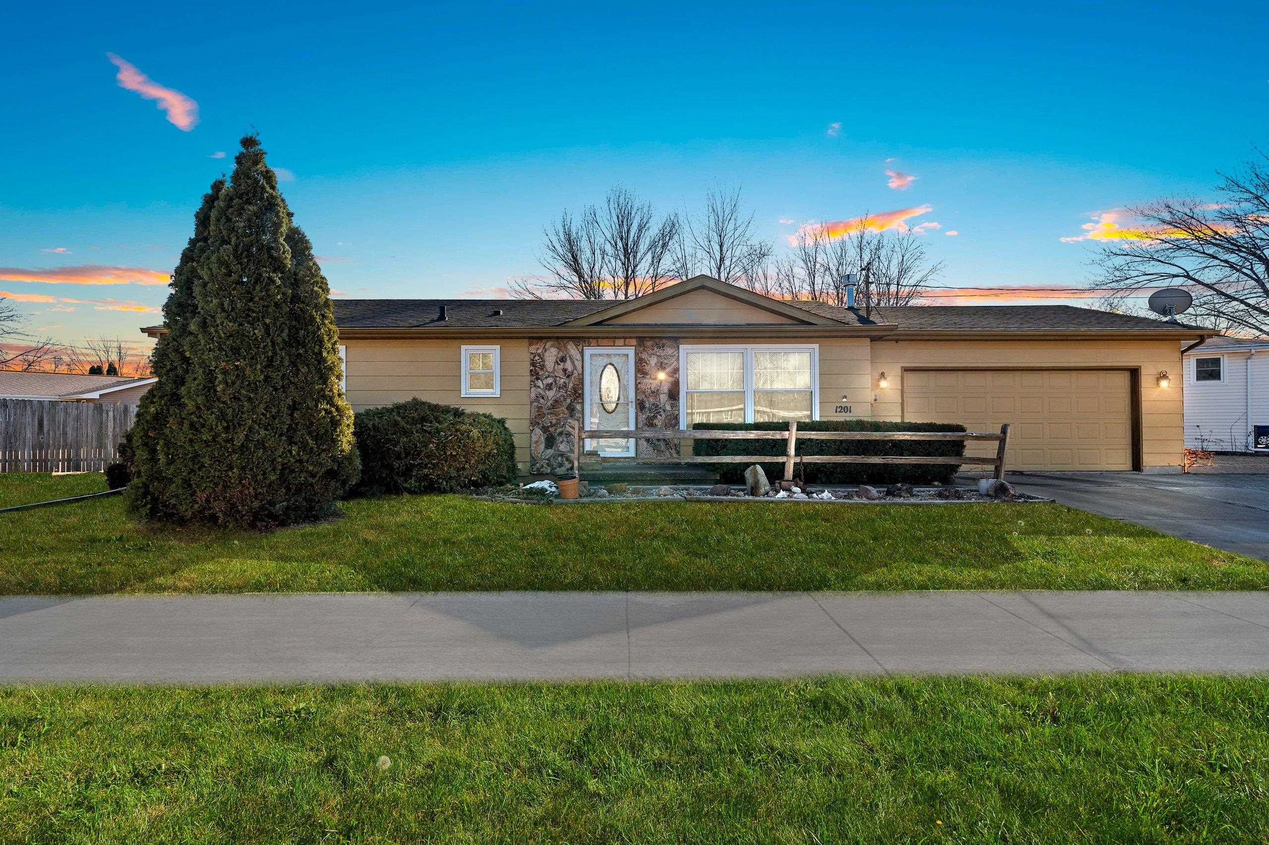 Menasha, Wisconsin 54952, United States, 3 Bedrooms Bedrooms, ,2 BathroomsBathrooms,Residential,Active,10441