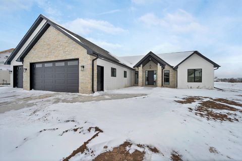 Photo of 110 BECKERAE Court, WRIGHTSTOWN, WI 54180 (MLS # 50317586)