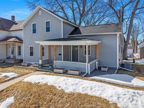 109 W 4TH Street KAUKAUNA WI 54130