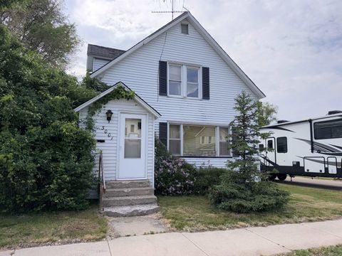 Photo of 3001 13TH Street, MENOMINEE, MI 49858 (MLS # 50327187)