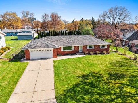 Photo of 914 RASMUSSEN Place, GREEN BAY, WI 54304 (MLS # 50330325)