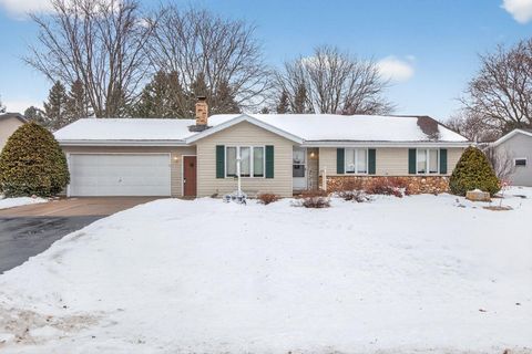 Photo of 2516 W SUNNYVIEW Circle, APPLETON, WI 54914 (MLS # 50319328)