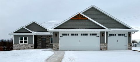 Photo of 3811 COOPER Court, GREEN BAY, WI 54313 (MLS # 50315205)