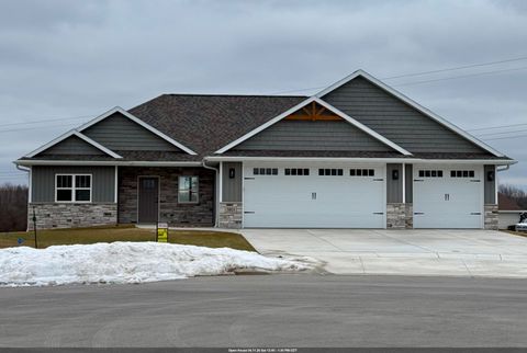 Photo of 3811 COOPER Court, GREEN BAY, WI 54313 (MLS # 50315205)