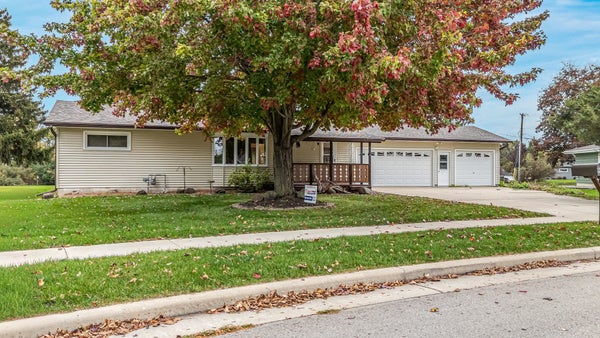 904 NEWTON AVE, WAUPUN, WI 53963 - Image 9c9da229f96d5161241b2cc2e2c5ccc0/29394207