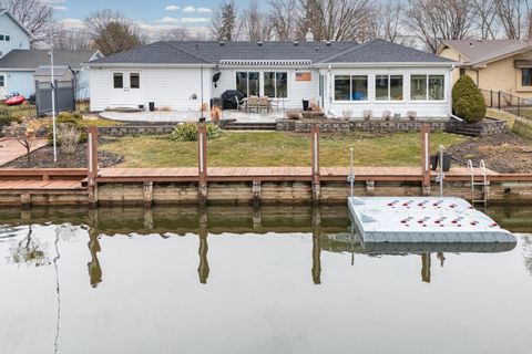 Photo of 933 STARBOARD Court, OSHKOSH, WI 54901 (MLS # 50321634)