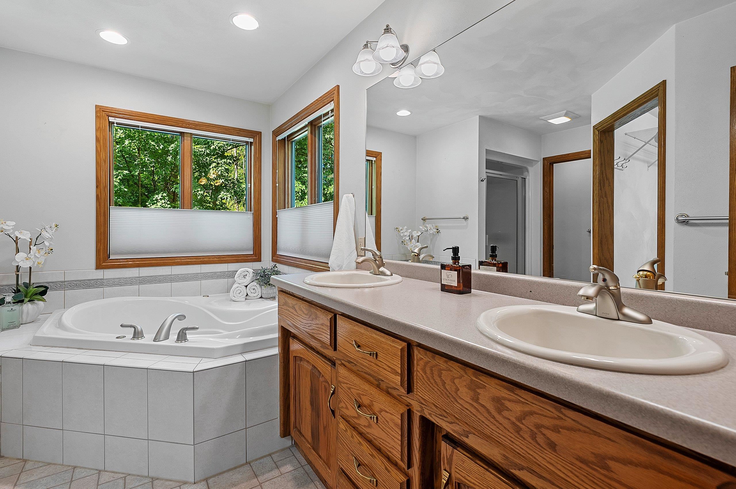 Appleton, Wisconsin 54913, United States, 3 Bedrooms Bedrooms, ,3 BathroomsBathrooms,Residential,Active,181860