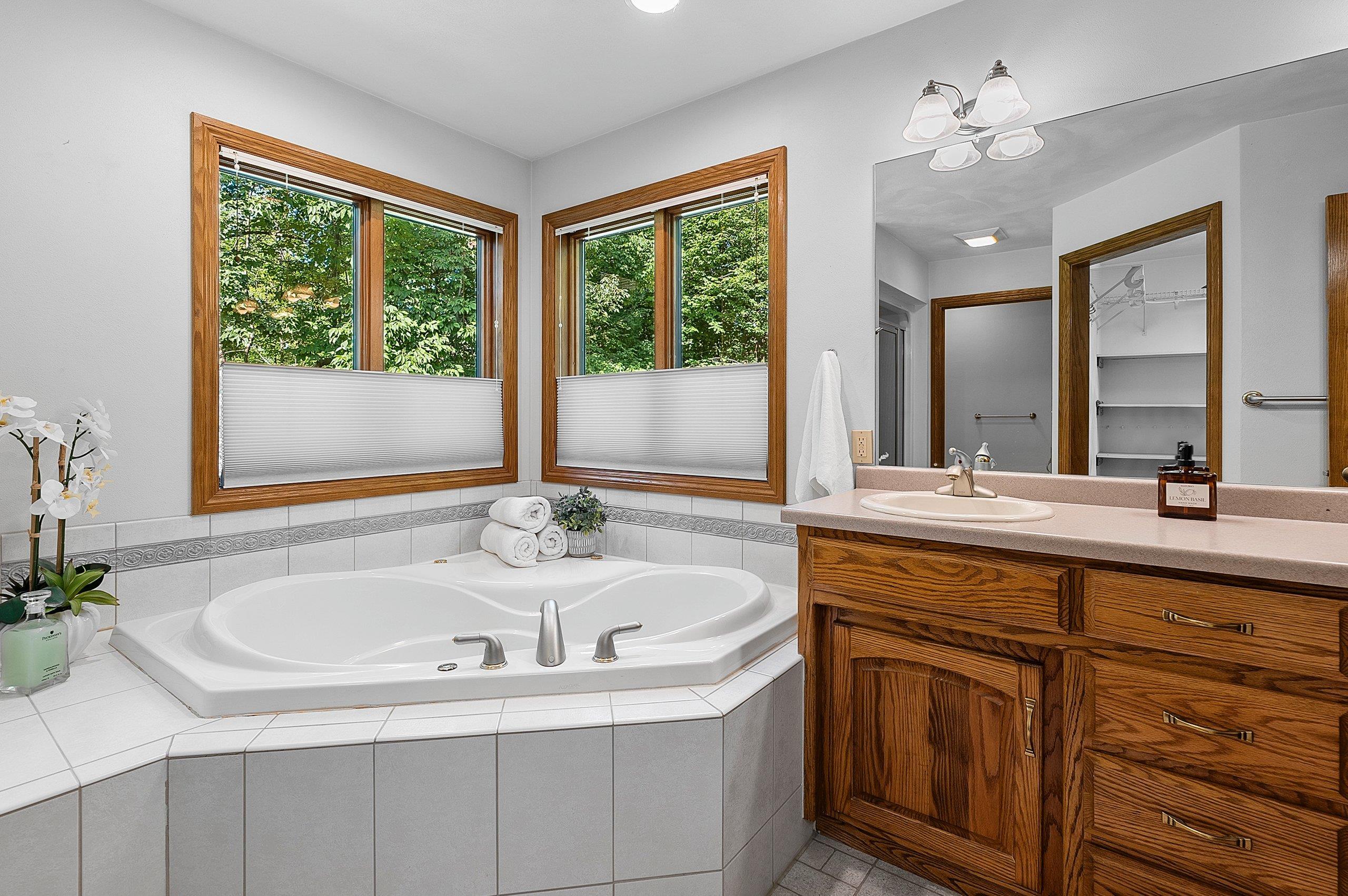 Appleton, Wisconsin 54913, United States, 3 Bedrooms Bedrooms, ,3 BathroomsBathrooms,Residential,Active,181860