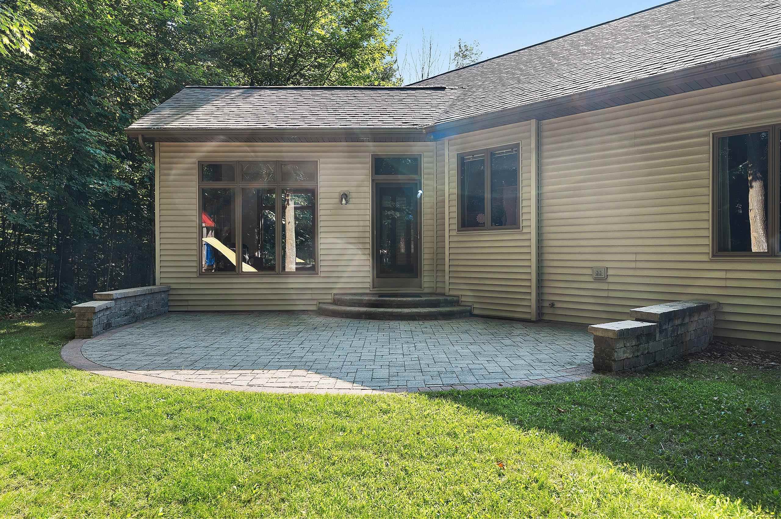 Appleton, Wisconsin 54913, United States, 3 Bedrooms Bedrooms, ,3 BathroomsBathrooms,Residential,Active,181860