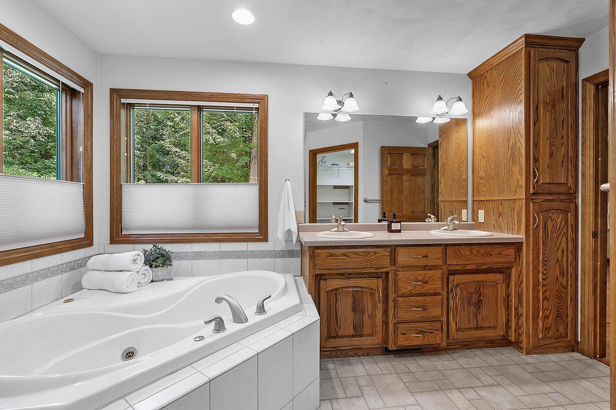 Appleton, Wisconsin 54913, United States, 3 Bedrooms Bedrooms, ,3 BathroomsBathrooms,Residential,Active,181860