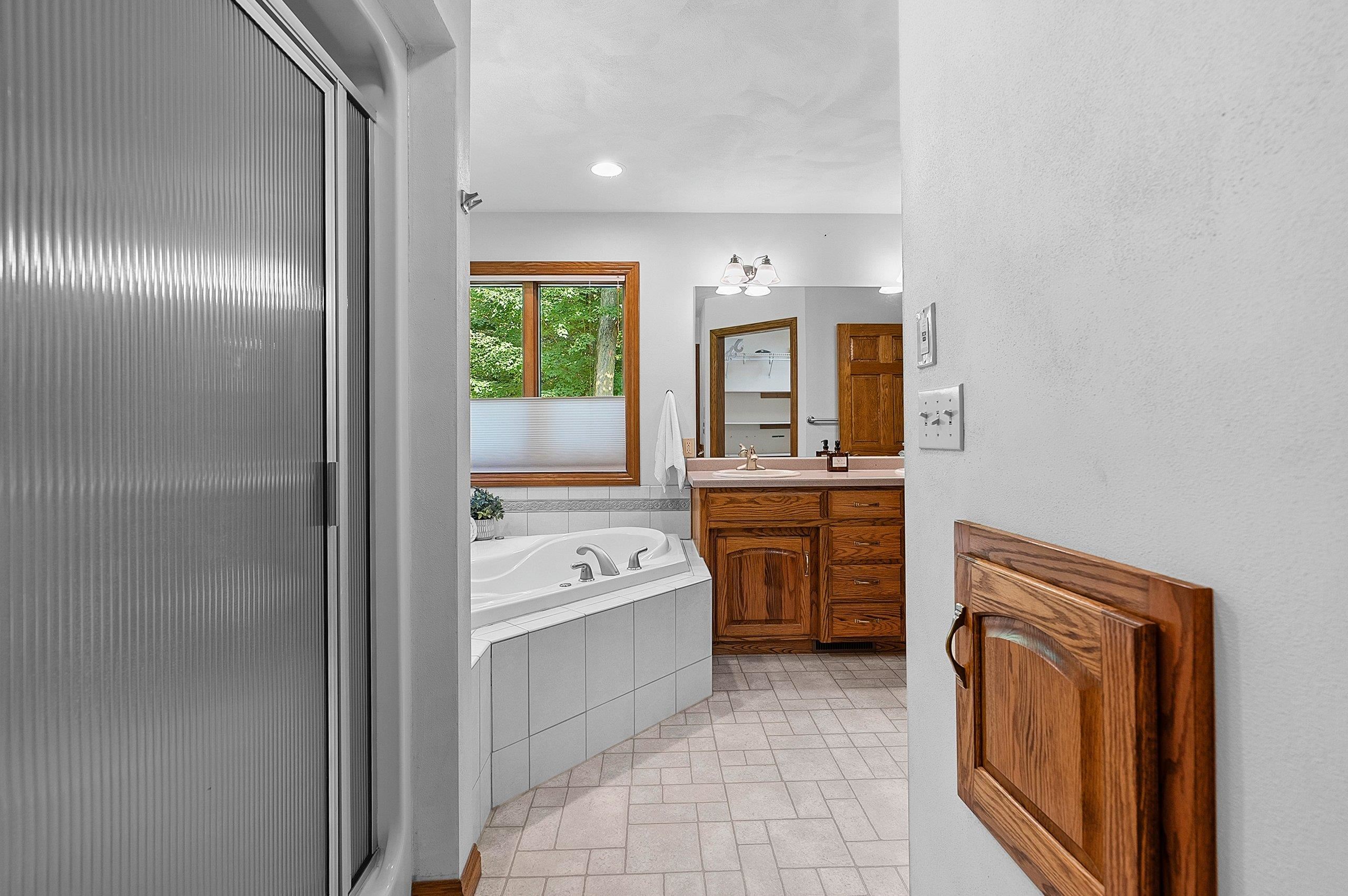 Appleton, Wisconsin 54913, United States, 3 Bedrooms Bedrooms, ,3 BathroomsBathrooms,Residential,Active,181860