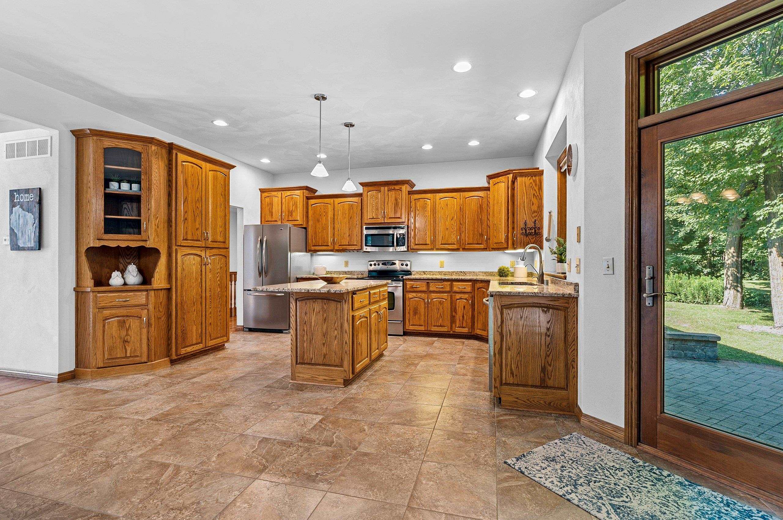 Appleton, Wisconsin 54913, United States, 3 Bedrooms Bedrooms, ,3 BathroomsBathrooms,Residential,Active,181860