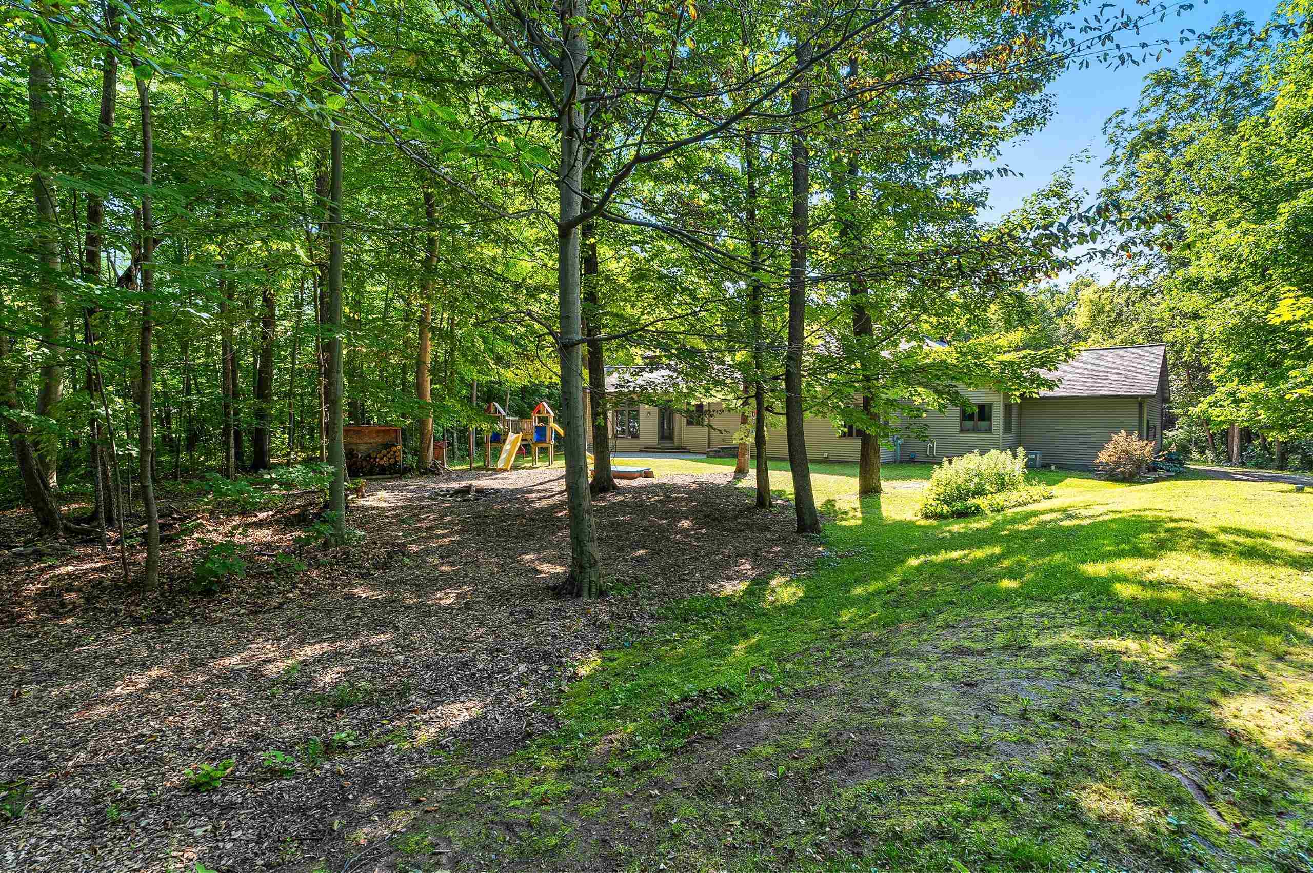 Appleton, Wisconsin 54913, United States, 3 Bedrooms Bedrooms, ,3 BathroomsBathrooms,Residential,Active,181860