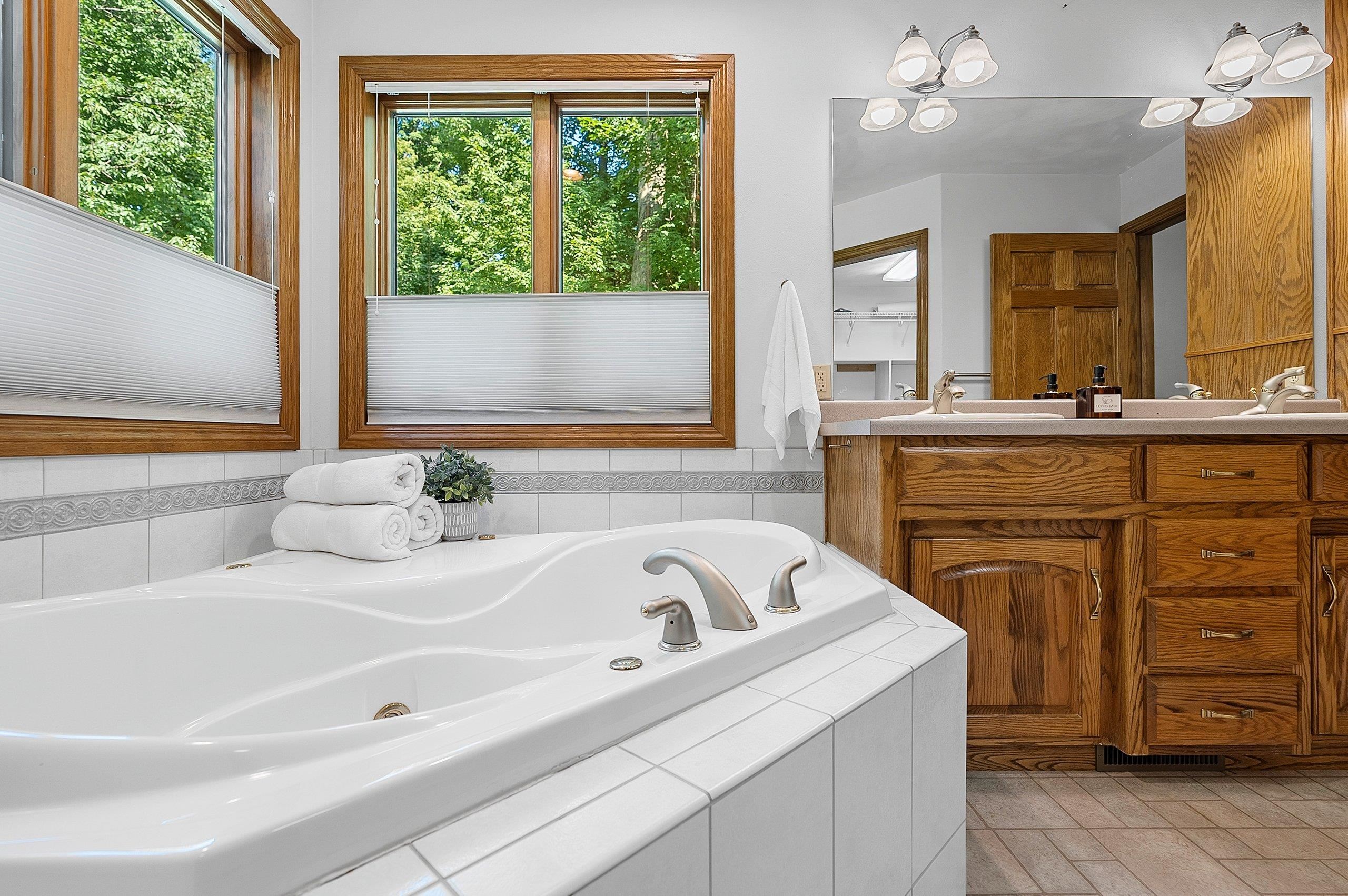 Appleton, Wisconsin 54913, United States, 3 Bedrooms Bedrooms, ,3 BathroomsBathrooms,Residential,Active,181860