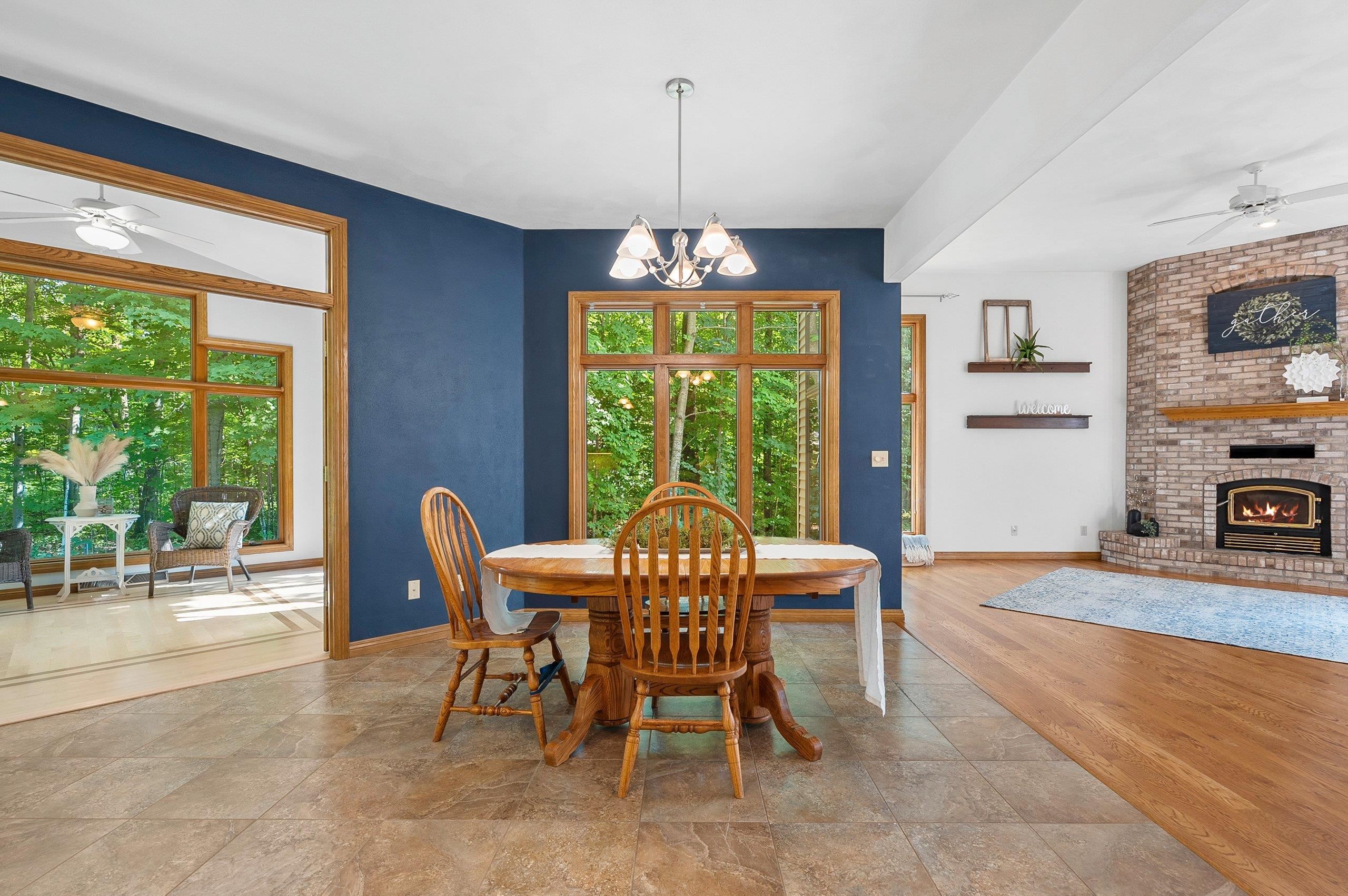 Appleton, Wisconsin 54913, United States, 3 Bedrooms Bedrooms, ,3 BathroomsBathrooms,Residential,Active,181860