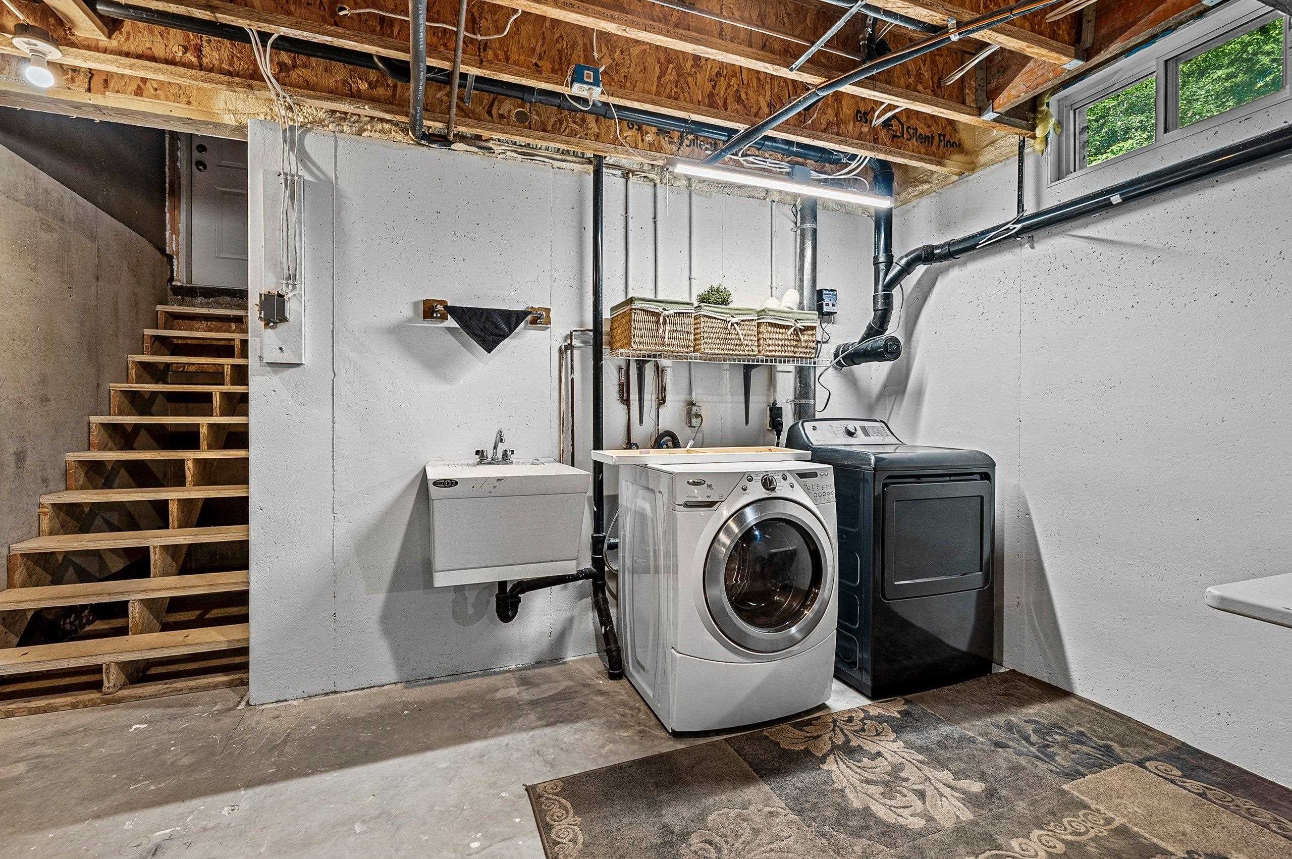 Appleton, Wisconsin 54913, United States, 3 Bedrooms Bedrooms, ,3 BathroomsBathrooms,Residential,Active,181860