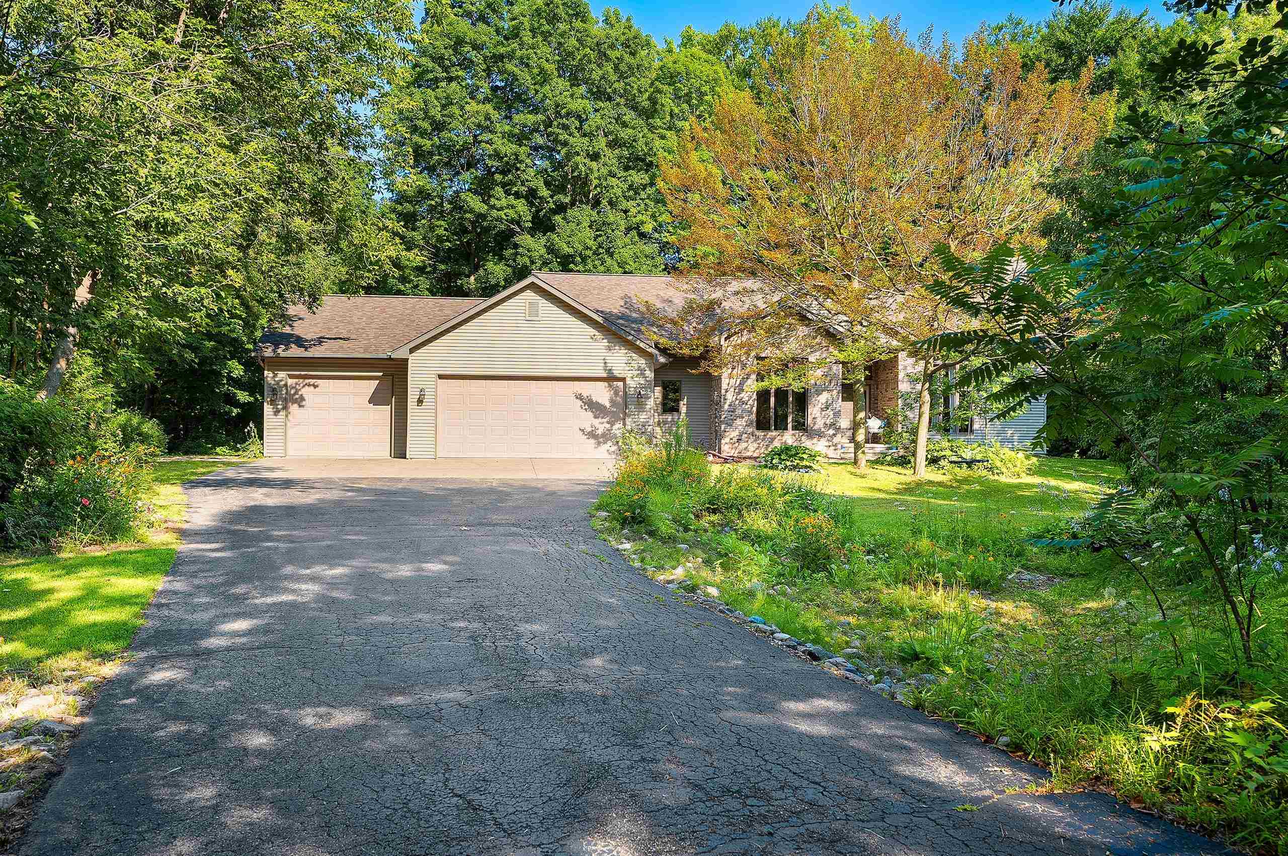 Appleton, Wisconsin 54913, United States, 3 Bedrooms Bedrooms, ,3 BathroomsBathrooms,Residential,Active,181860