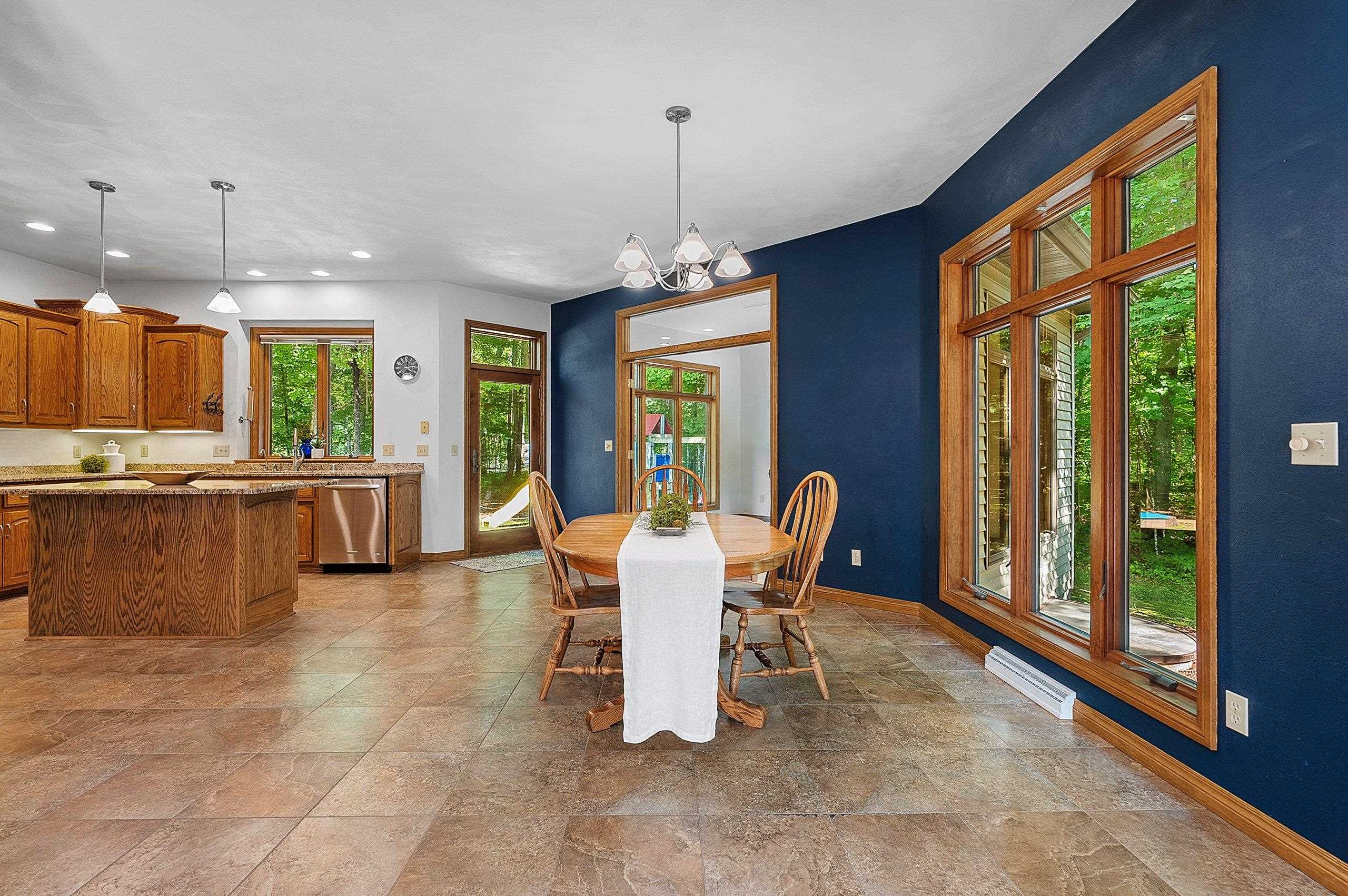 Appleton, Wisconsin 54913, United States, 3 Bedrooms Bedrooms, ,3 BathroomsBathrooms,Residential,Active,181860