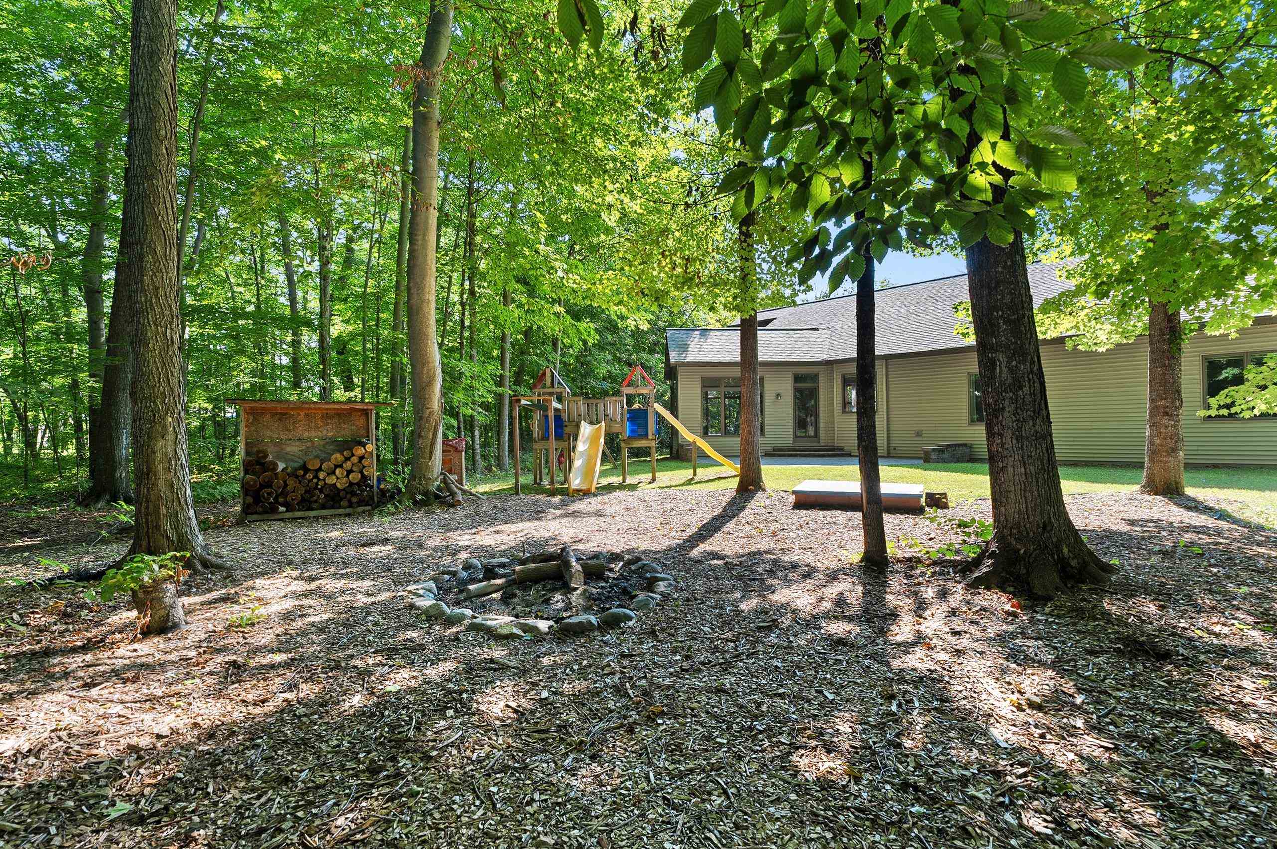 Appleton, Wisconsin 54913, United States, 3 Bedrooms Bedrooms, ,3 BathroomsBathrooms,Residential,Active,181860