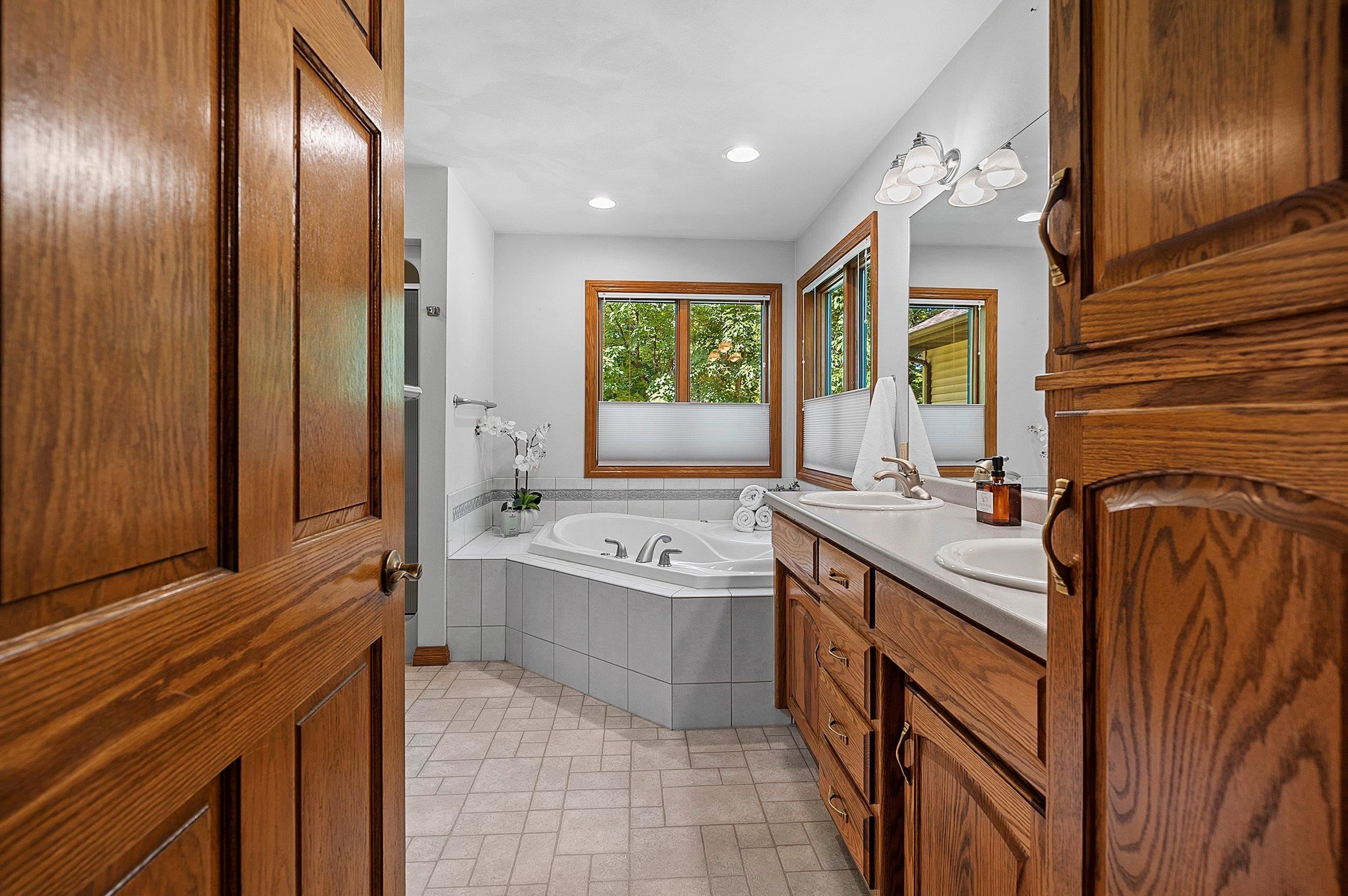 Appleton, Wisconsin 54913, United States, 3 Bedrooms Bedrooms, ,3 BathroomsBathrooms,Residential,Active,181860