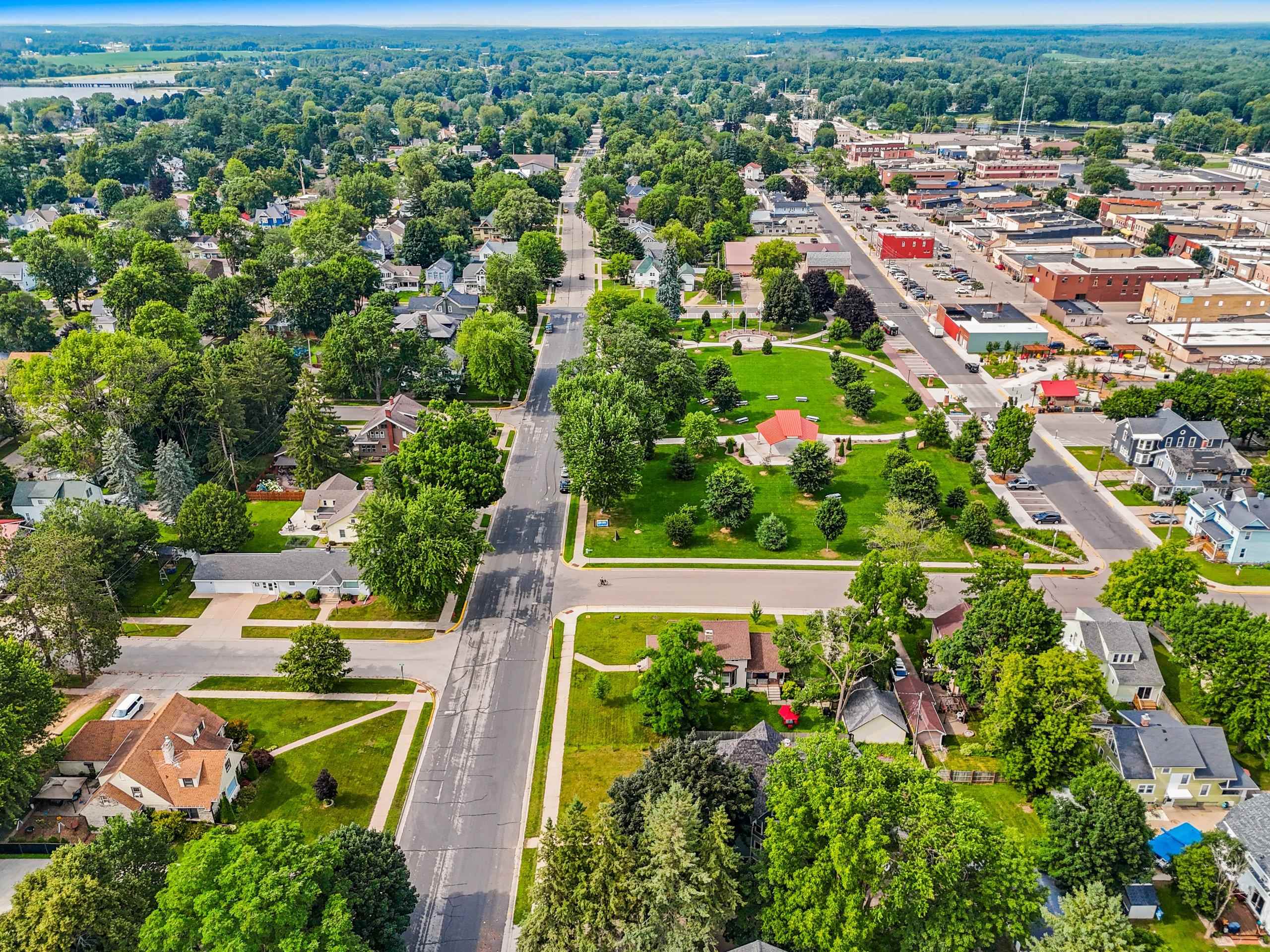 Shawano, Wisconsin 54166, United States, 6 Bedrooms Bedrooms, ,3 BathroomsBathrooms,Residential,Active,169515