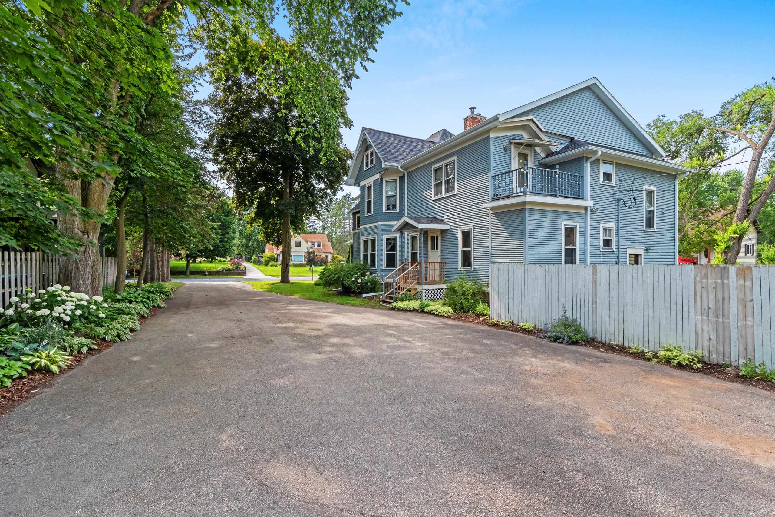 Shawano, Wisconsin 54166, United States, 6 Bedrooms Bedrooms, ,3 BathroomsBathrooms,Residential,Active,169515