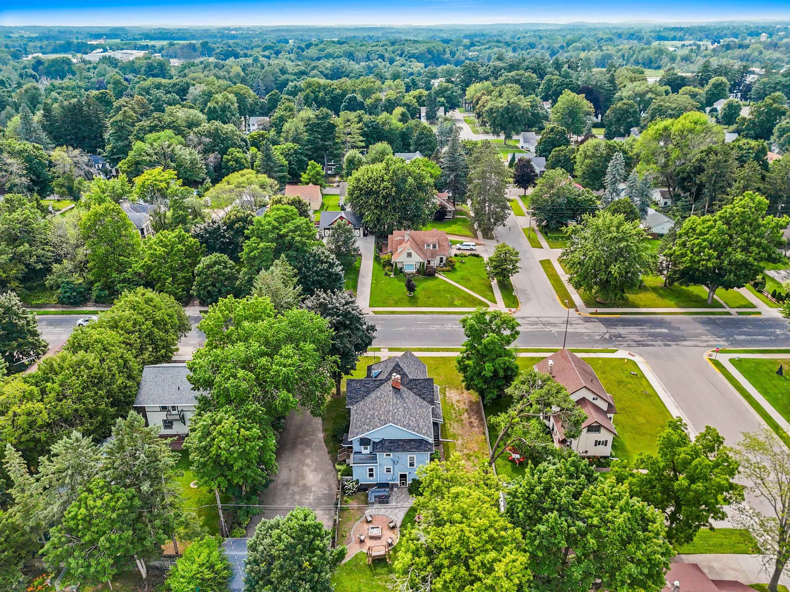 Shawano, Wisconsin 54166, United States, 6 Bedrooms Bedrooms, ,3 BathroomsBathrooms,Residential,Active,169515