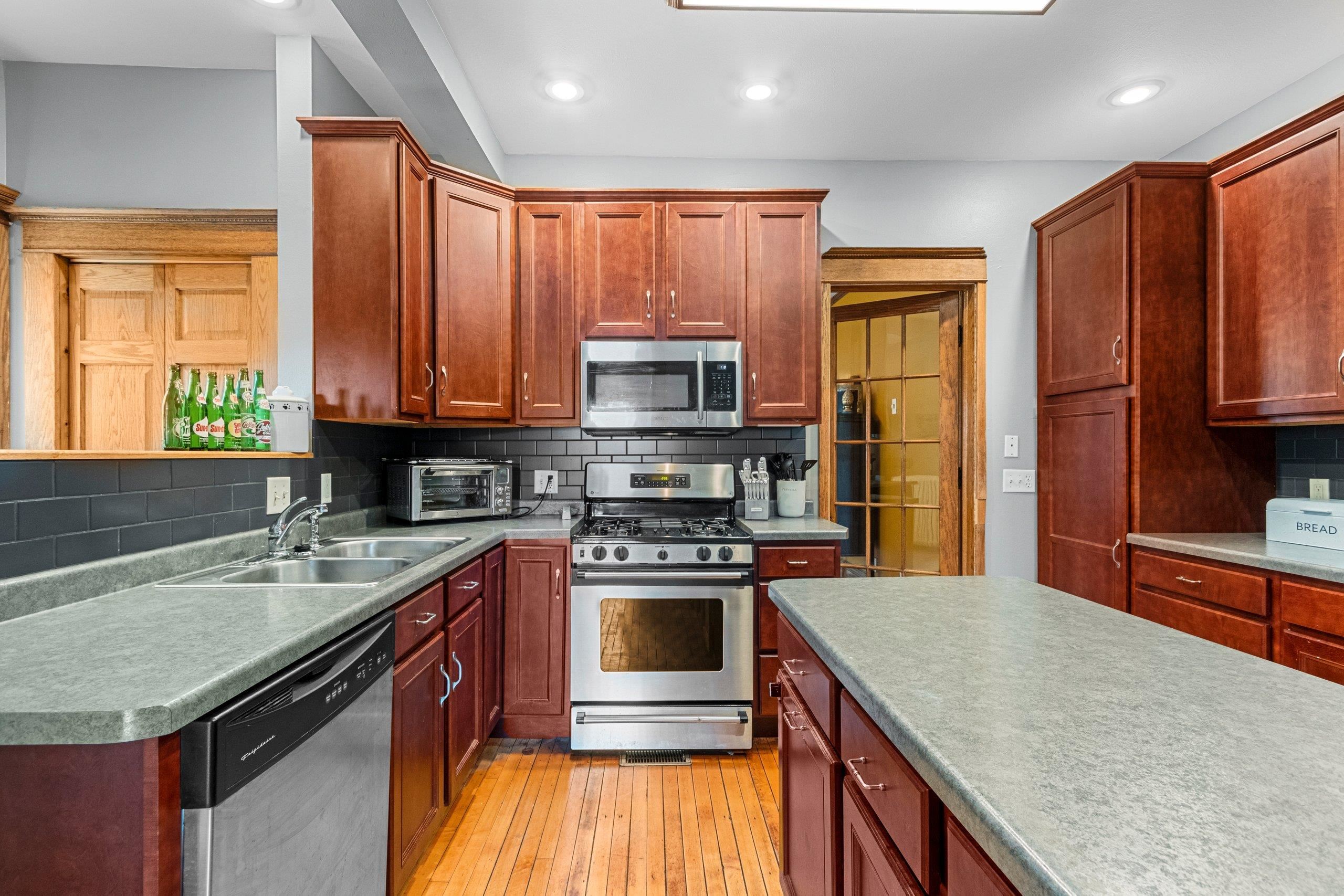 Shawano, Wisconsin 54166, United States, 6 Bedrooms Bedrooms, ,3 BathroomsBathrooms,Residential,Active,169515